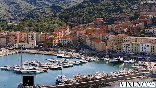 Vixen ateşli sarışın turist Nicole Nixon tatil seks macerasında yabancı tarafından dolduruluyor