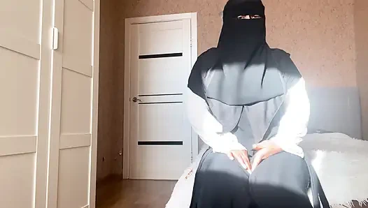 Külotlu çoraplı ateşli Arap üvey anne