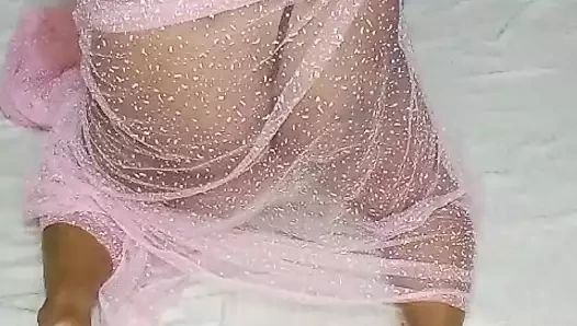 Hintli kadının ateşli indirimi