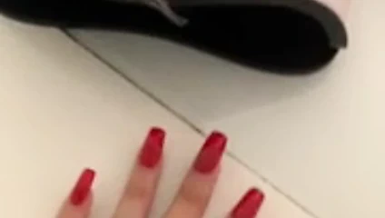 kırmızı tırnaklarım