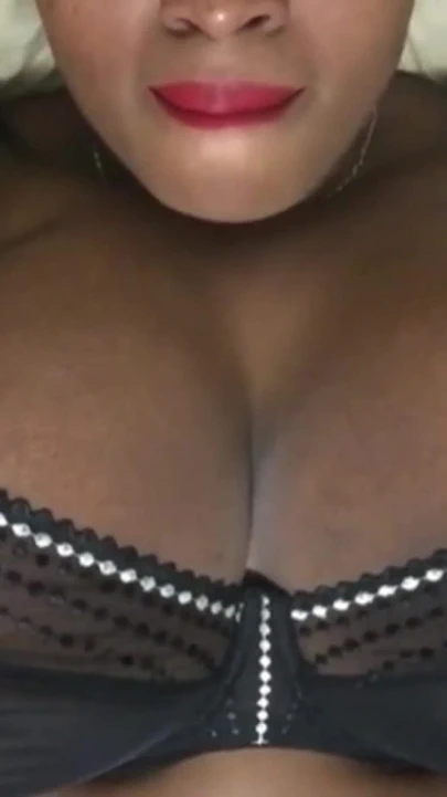 Alay eden zıplayan büyük göğüslerimi sallıyor selfie