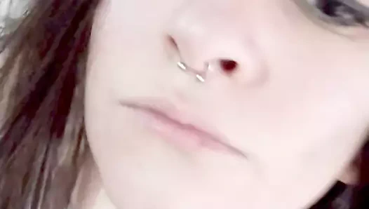 Mastürbasyon yaparken vibratörümü emiyordum