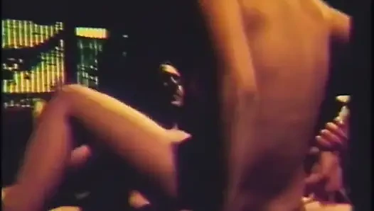 Klasik sert seks sahnesinde seksi genç kız
