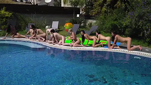Gerçek vahşi lezbiyen genç havuz partisi