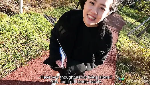 Moeka Tachibana genç ve ilk porno videosunda