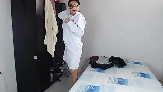 Pornodaki en ateşli doktor hastalarına tatlı amından suları fışkırtarak nasıl çıkaracaklarını gösteriyor