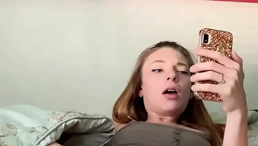 İyi bir kız gibi boşalıyor