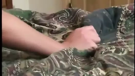 Büyük memeli esmer kadın mutant yarakla amını dolduruyor