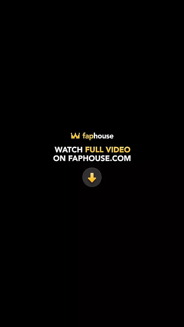 Kapımda meme uçlarımla oynarken neighboor'umu izlerken gördüm