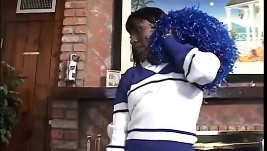 Büyük memeli siyah ponpon kızlar iş başında (tam orijinal film.)