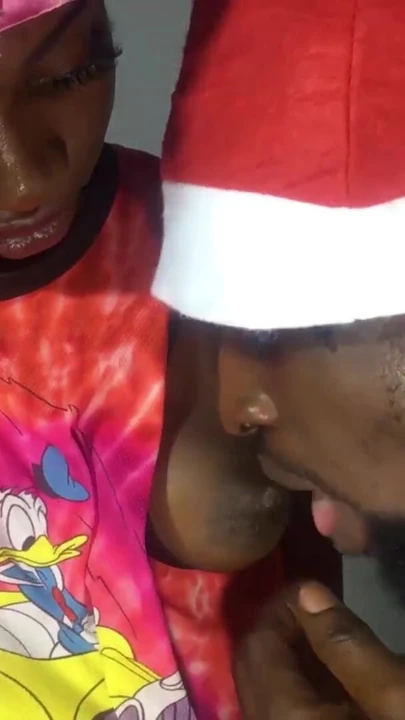 Noel Baba'yı ilk kez görüyorum ve beni sikiyor | Klip 1