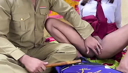 Hintli ateşli yenge ve şap odasında seks