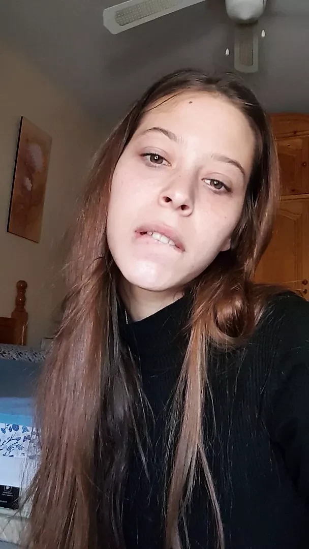 18yo genç parmaklar kedi