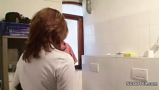 Alman redhead milf ayartmak için sikme at iş tarafından yabancı