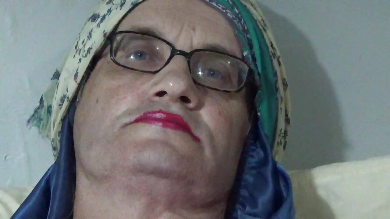 Yaşlı ladyboy Serge Lusin. 2024af