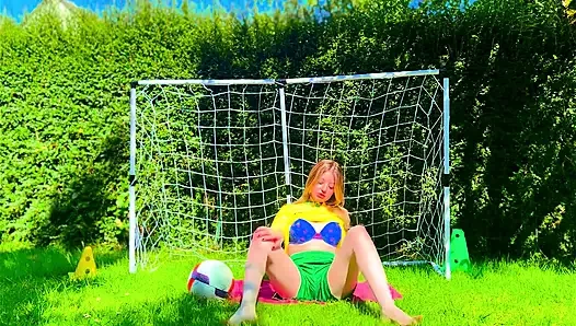 Brezilyalı futbol kızı jersey iç çamaşırı orgazmı için azdırıyor