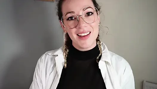 Giantess: bilim adamı profesörünü küçültüyor