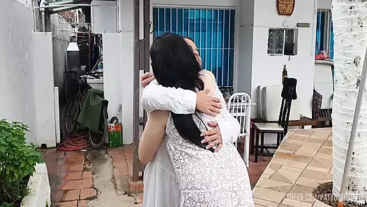 O bulaşıkları yıkarken karımın arkadaşını siktim