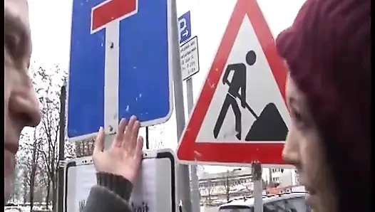 Taksi Şoförü Yolcularını Sikiyor - Azgın Alman Taksici Seksi Misafirleri Arka Koltukta Ham Sikiyor