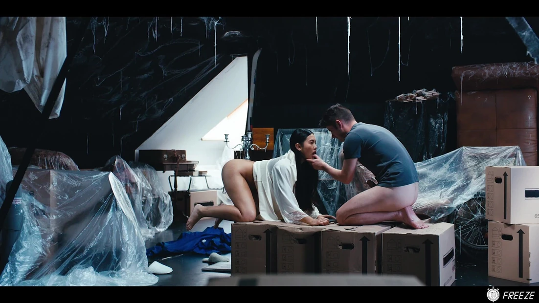 Симпатичную коричневую азиатскую девушку трахает движущийся рабочий - май, тайская филиппинка заморозить время остановки траха, трейлер