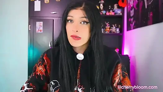 Gotik erkek arkadaşın bir ev kadını ve sikini istiyor