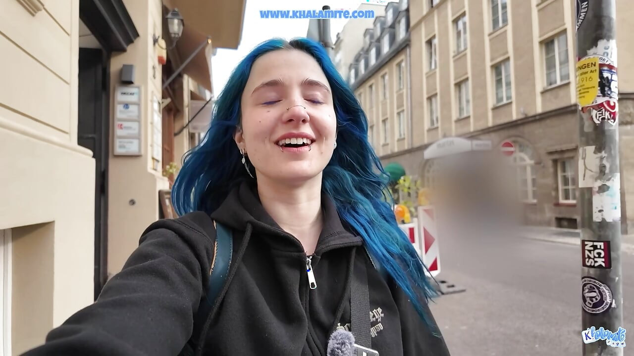 Ils ont fourré mon berliner?! - Üçlü seks mavi saçlı Fransız