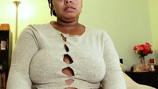 Ta copine à gros nichons veut que tu la regardes jouer avec son nouveau jouet