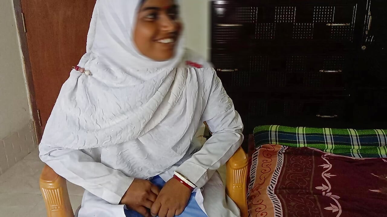Öğretmen evde yokken öğrenci bayan arkadaşını sikiyor