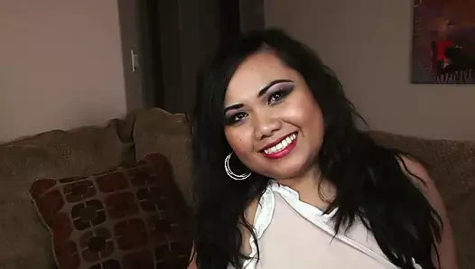 Karımla cinsel üçlü seks, koyu saçlı orta yaşlı seksi kadın