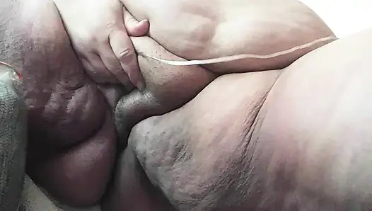 Büyük şişman amcığımla oynuyorum