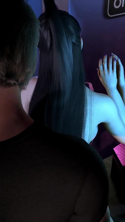 Kız dar kıyafetlerle giyindi | Klip 1