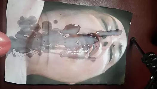 Omaggio di sperma e piscio alla bellissima Mariangela