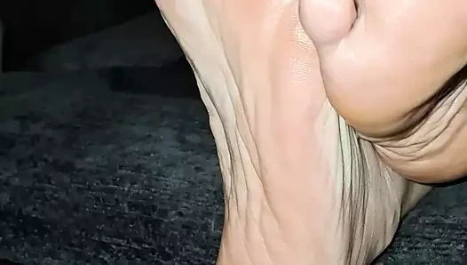 Kız arkadaşın sevimli ayakları