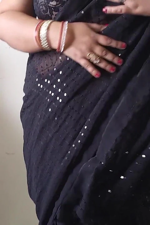 Evde iri güzel kadın