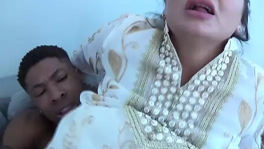 Arap karım büyük zenci yarağı ile üçlü porno istiyor