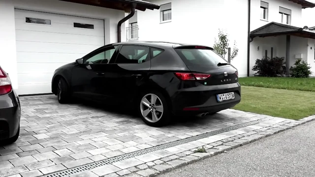 O, arkadaşı tarafından yalamak için burada olan Fransa'dan mükemmel bir bebek