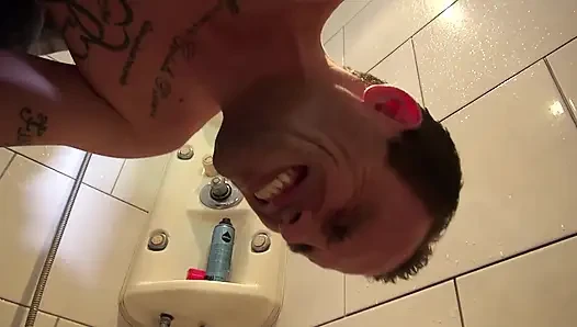 Köle şeffie shot melodi zevki tarafından cezalandırılıyor