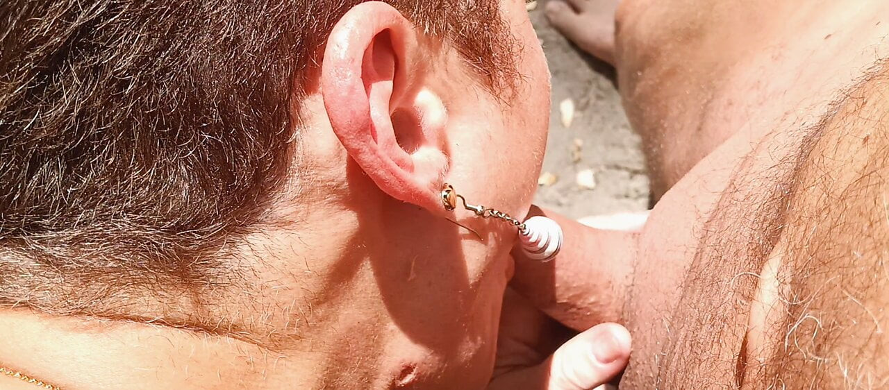 Çıplak plajda oral seks
