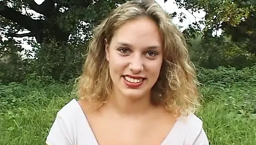 Sevimli sürtük iyi yarak emmeyi seviyor