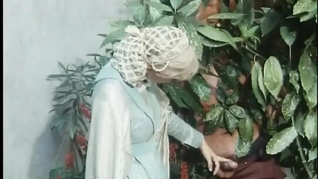 Черно-белая киска, трахающаяся задница, трах пальцами, вечеринка-оргия