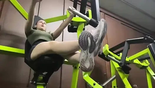 Big ass in Leggings training so hard