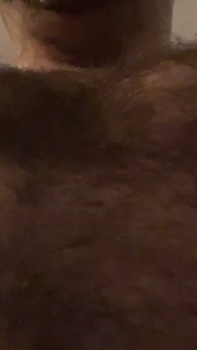 Tüylü penis zamanı, sert sikini benimle birlikte çıkar ve soyunalım, güzel bir boşalmaya teşvik edelim | Klip 1