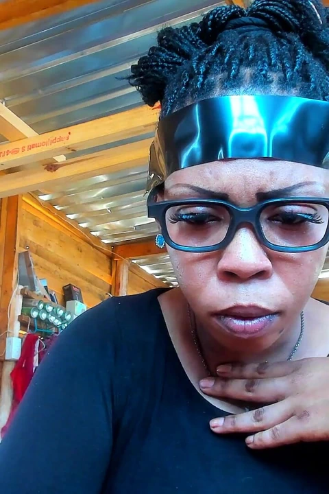 Rol yapma, büyük götlü uzaylı kadın dünyada...