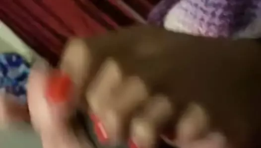 Kırmızı parmaklar boşalıyor