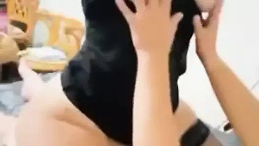 Üvey oğlumun arkadaşı tarafından sert sikildim. Anal sikiş ve döl yeme