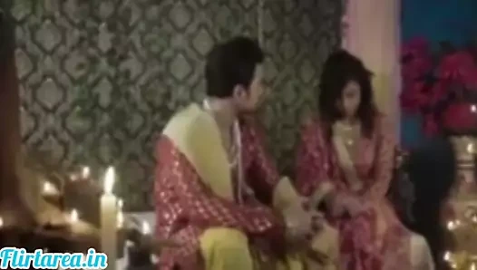 Hint sıcak çift var seks içinde jungle cave