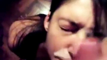 Damlayan boşalmak çizgili için başka bir amatör eş yüz