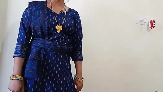 Ateşli Hintli desi köylü hizmetçi net Hintçe seste domaltarak seks yapıyor