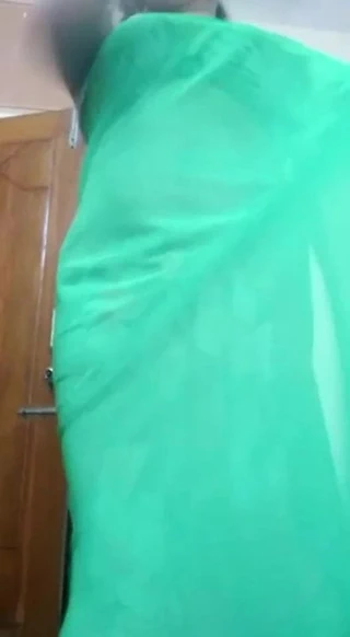 Bangladeşli nasrin khala soyunma ona saree