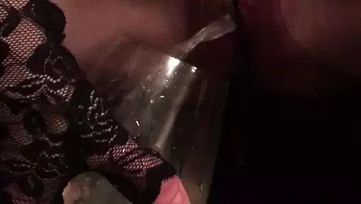 Menekşe pissing seviyor